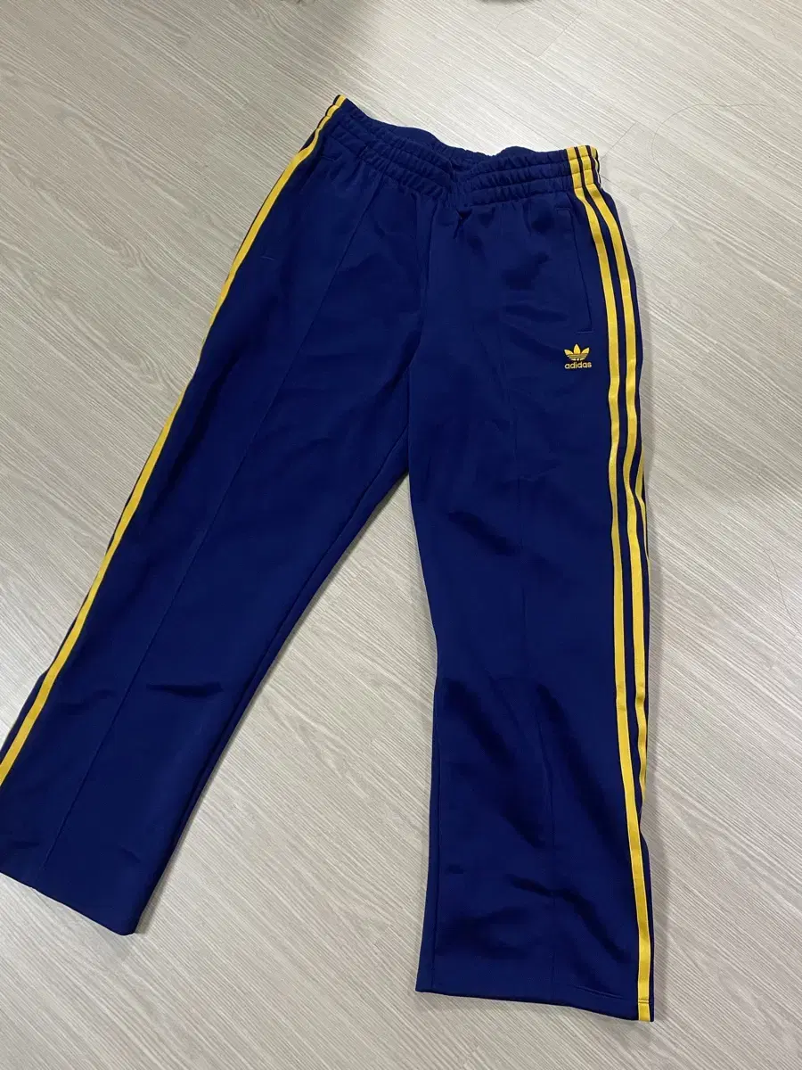 Adidas kim nayoung track pants (untried/L/shipped)