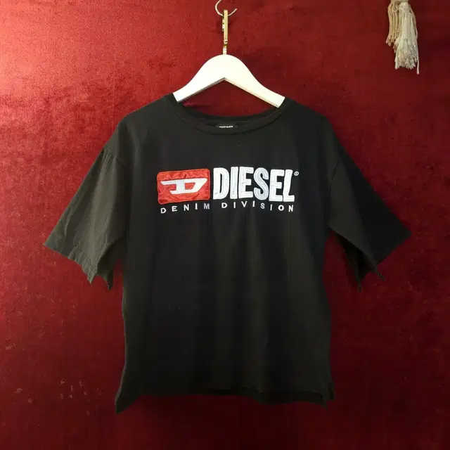 DIESEL 디젤 여성 빅로고 절개 반팔 라운드 티셔츠 Free