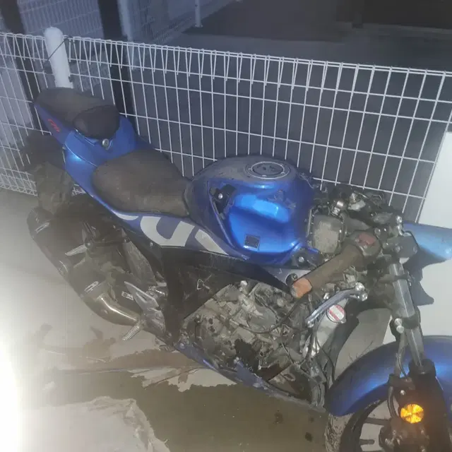 스즈키 gsx-r125  부품차로 팔아요 서류 업서요 엔진 고장