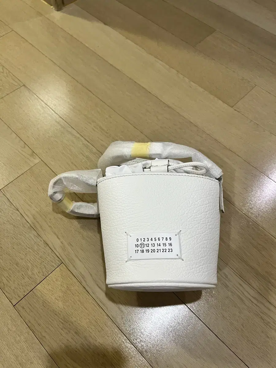 Maison Margiela 5AC Micro Bucket Bag in White New for Sale~