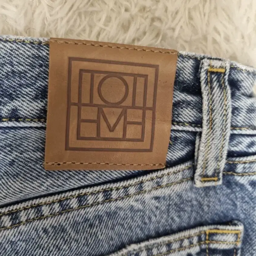 Toteme Twisted Seam Denim 토템 데님