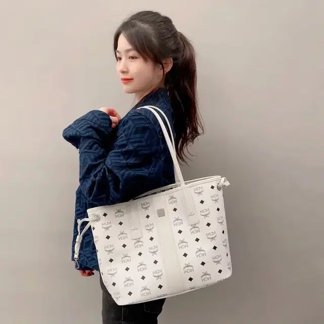 6918  MCM Liz Visetos 양면 숄더백