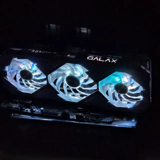 갤럭시 RTX 3070Ti EX 화이트 3팬