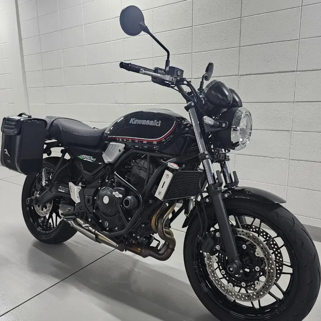 2023년식 민트급 가와사키 Z650RS 판매합니다 .