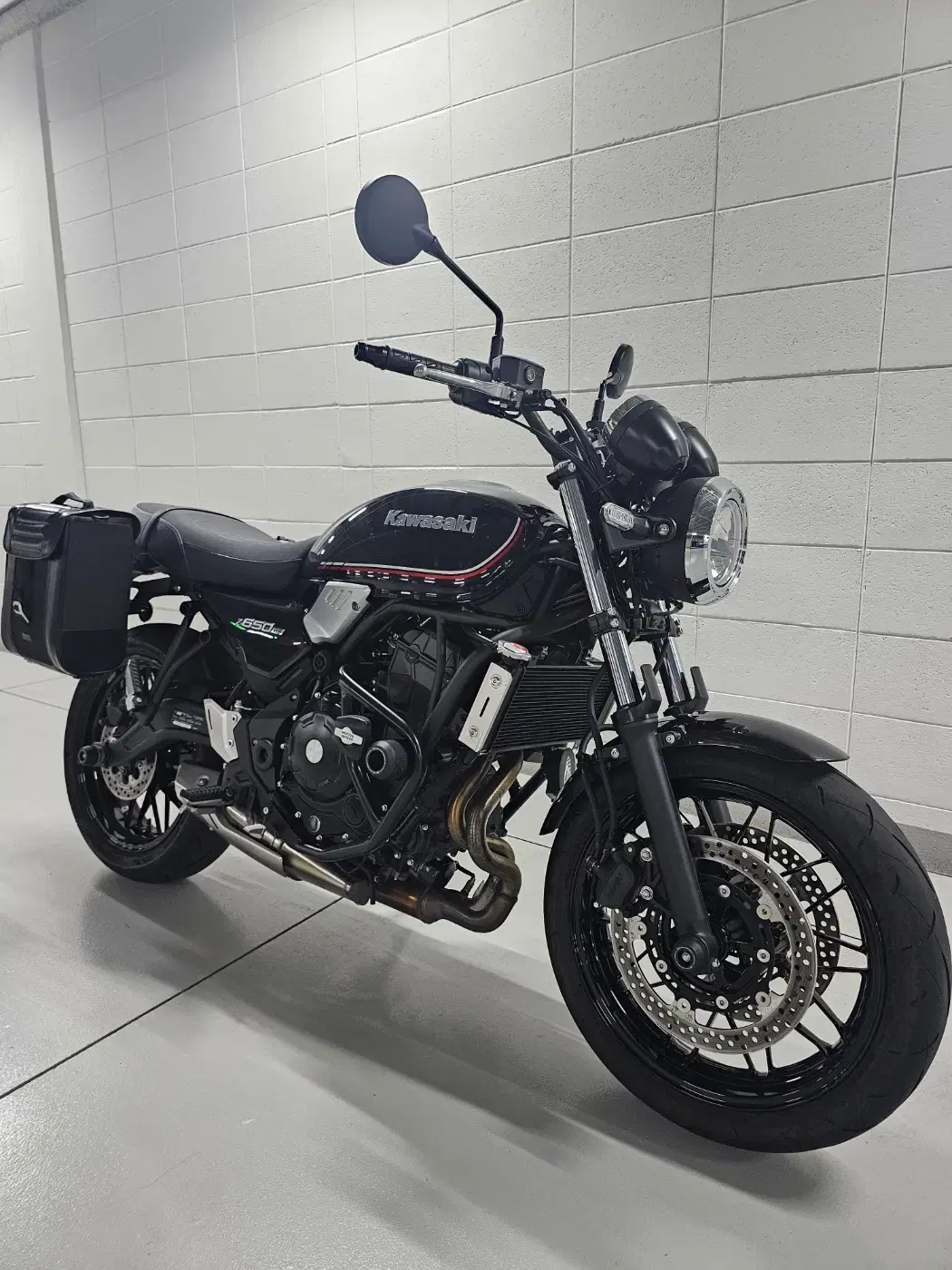 2023년식 민트급 가와사키 Z650RS 판매합니다 .