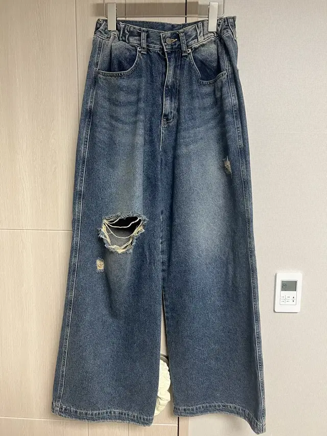 아캄 Distressed Denim Pants 1