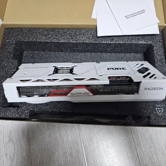 이엠텍 사파이어 라데온 RX 7900 GRE PURE 화이트