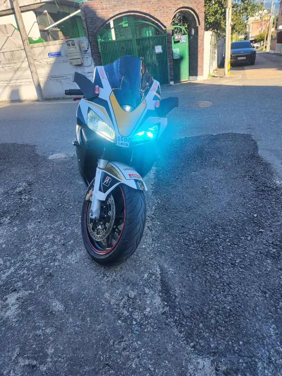 혼다 CBR 600RR 팔아요 상태 좋습니다