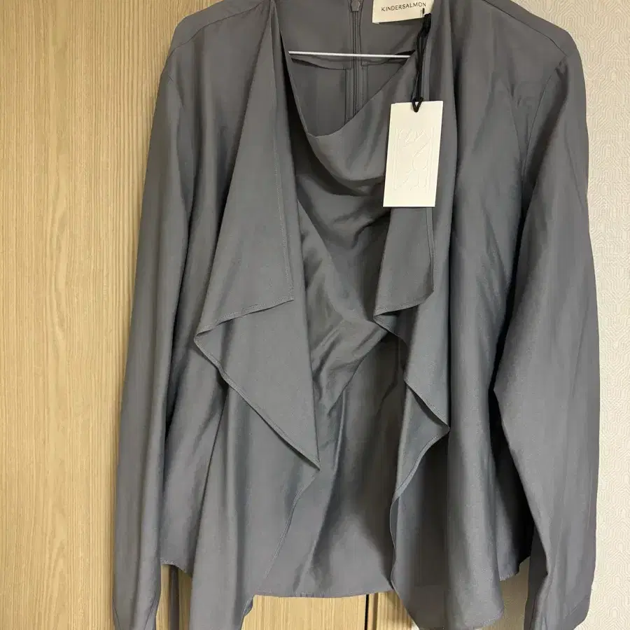 킨더살몬 FW24 Karin Sheer Blouse Sage