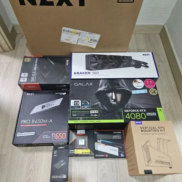 (신품)라이젠9600X 램32G 2테라 4080 SUPER NZXT수냉!