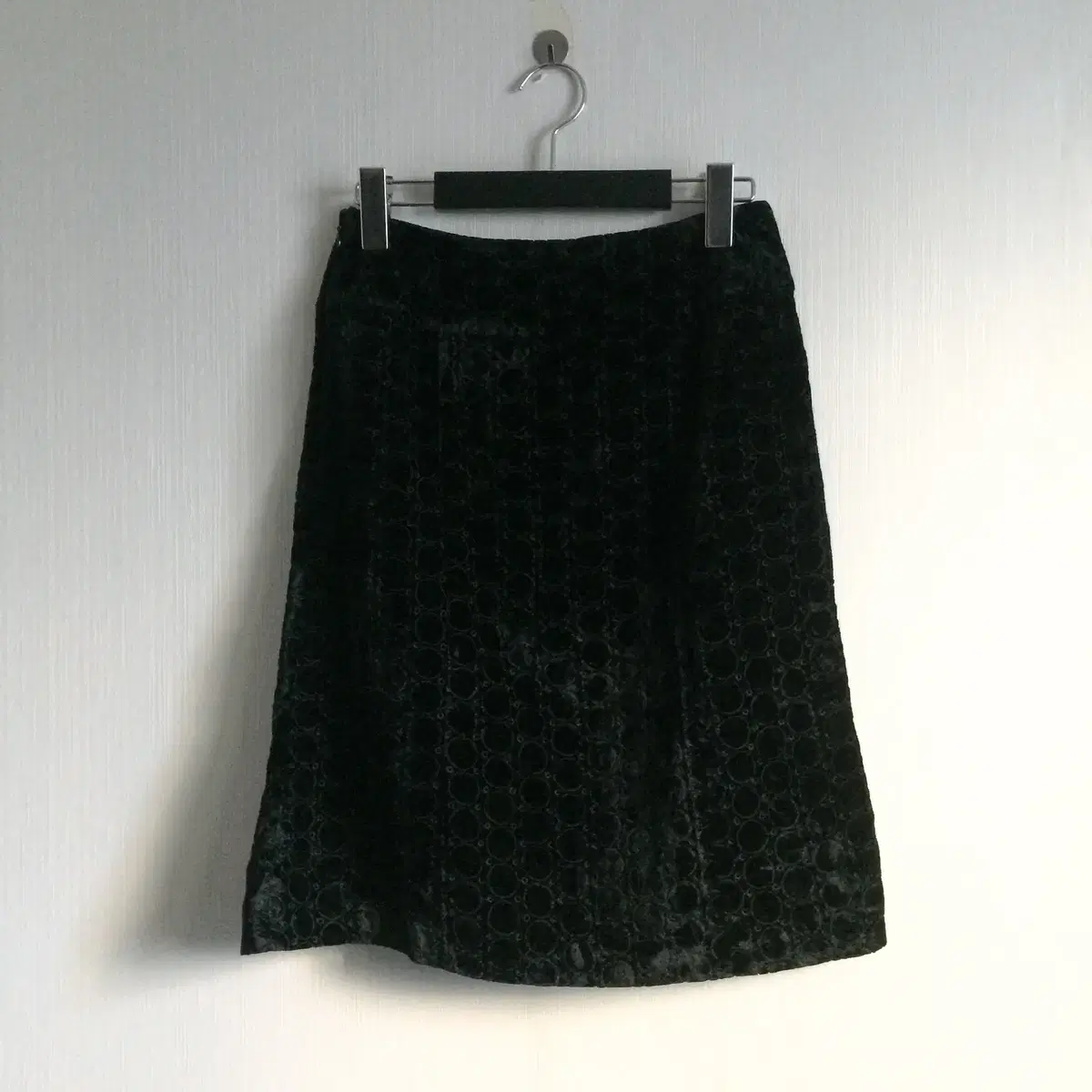 Dot pattern velvet midi skirt