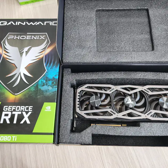 그래픽 카드 RTX 3080 Ti/ 4070 TI/거의 새것