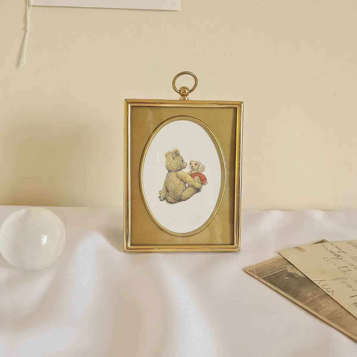 Vintage wall-mounted picture frame