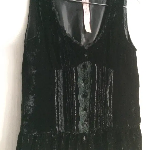 Velvet sleeveless