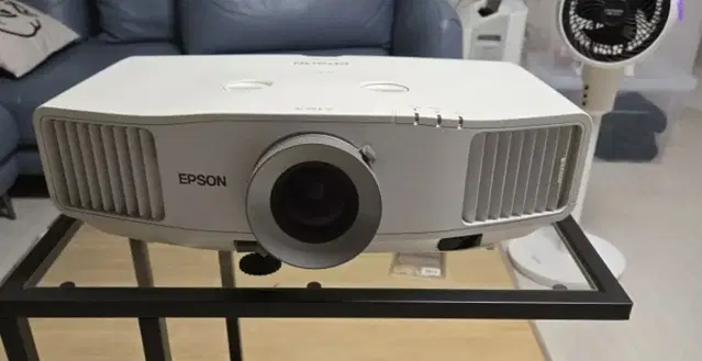 빔프로잭트 EPSON EB-G5000 입니다.