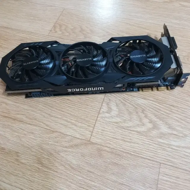 기가바이트 gtx 970_4g 상태a급 .