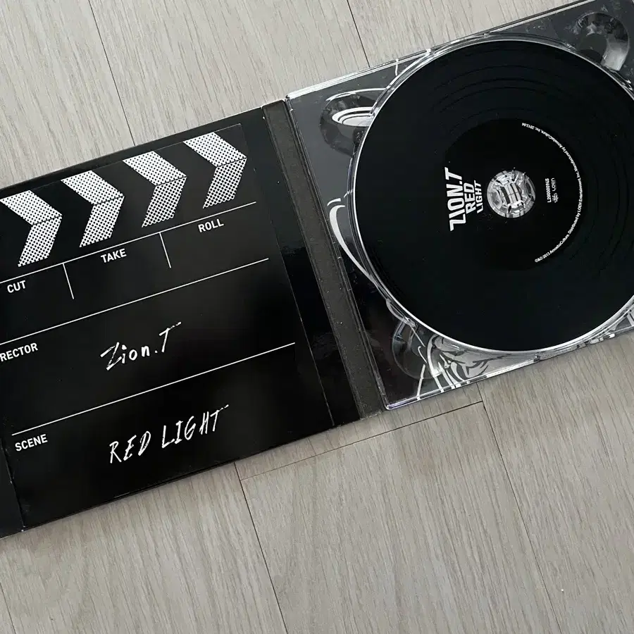 자이언티 레드라이트  RED LIGHT 싸인반 CD