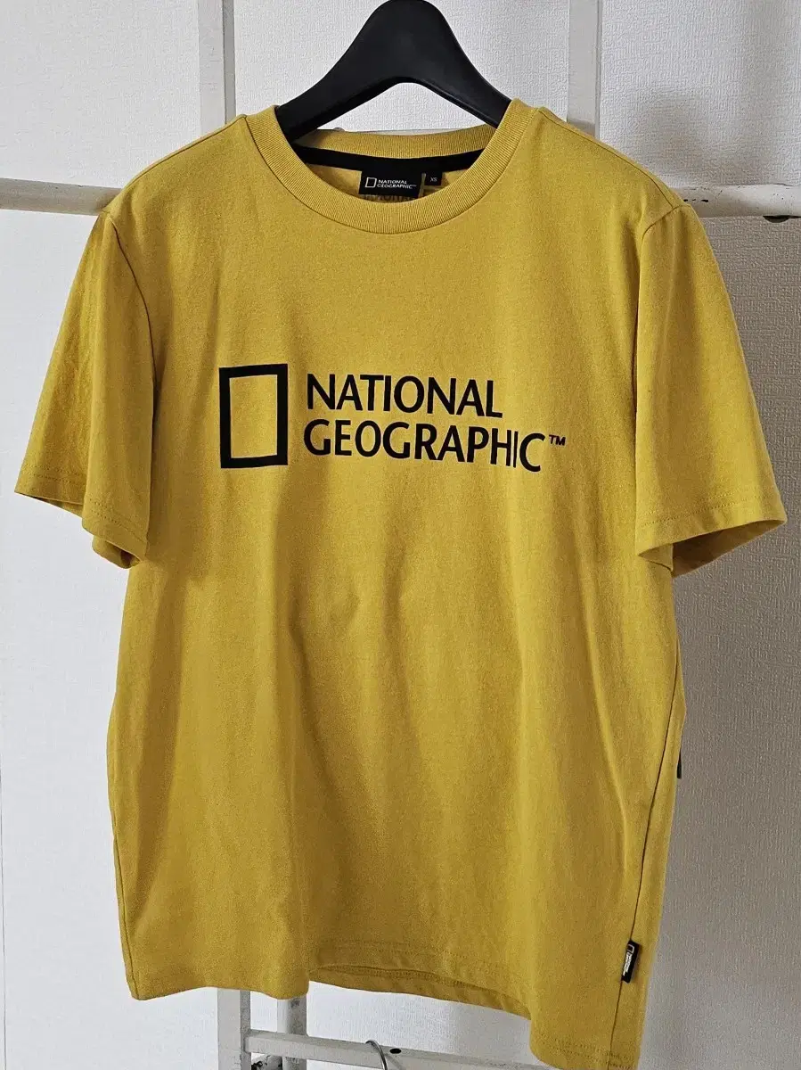 Half-priced Delivery. Four Seasons. National Geographic (XS-66) T-shirts