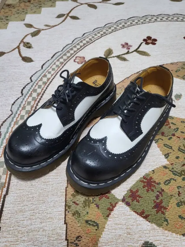 닥터마틴 욍팁 dr. martens wingtip