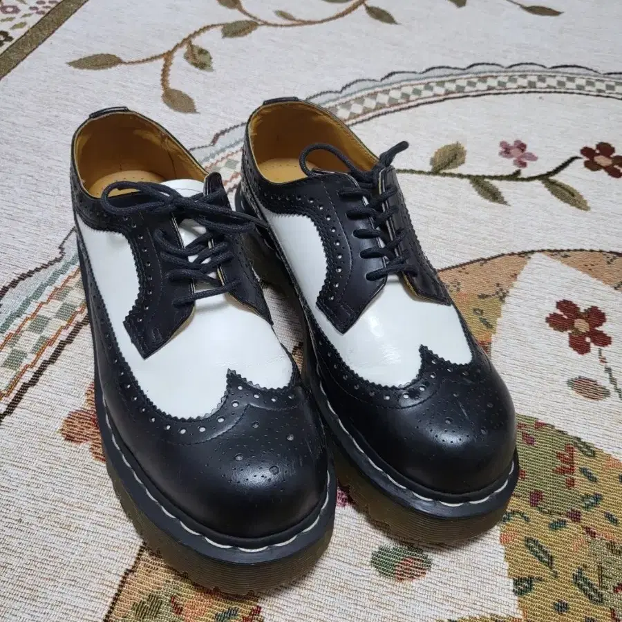 닥터마틴 욍팁 dr. martens wingtip