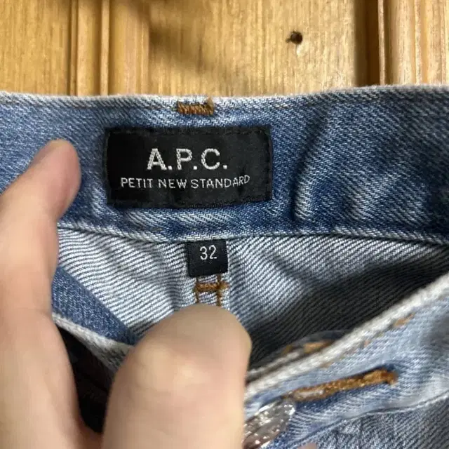 새상품)APC 아페쎄 쁘띠 뉴 스탠다드 연청 32