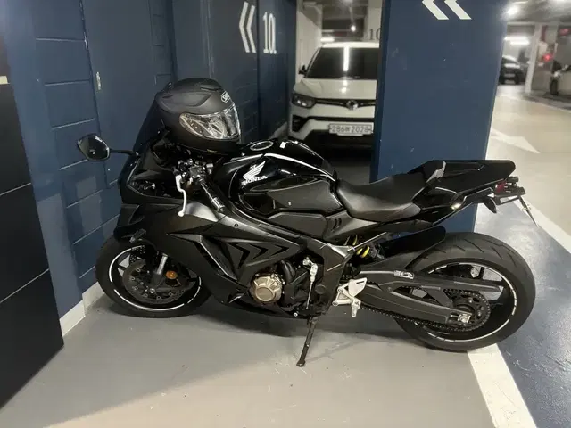 혼다 (맷블랙) CBR 650R 21년식 판매(4기통 풀배기)구변완료