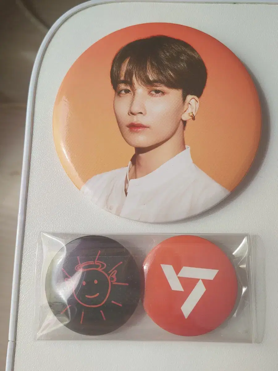 Seventeen jeonghan badges (weverse) sold, jeonghan stickers, joshua mirrors.