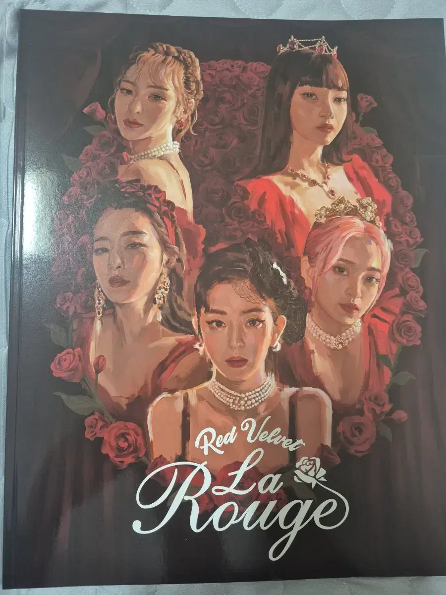 Red Velvet merchandise (magazines, brochures)