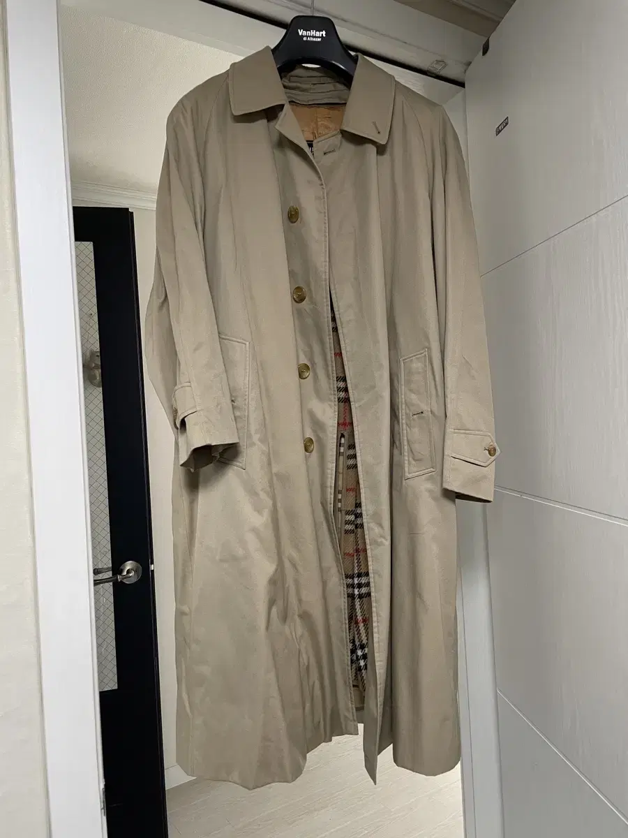 Burberry Trench Coat (Inner O)