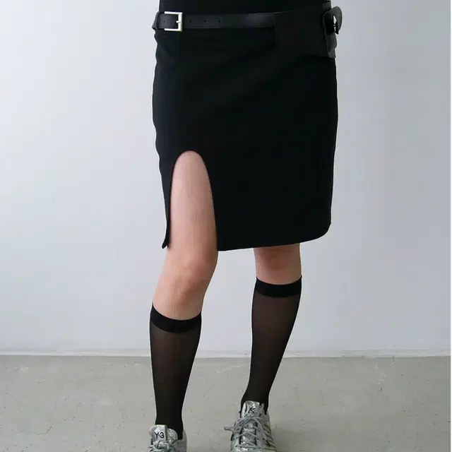 [구해요] 르노우 JERSEY CUT OUT SKIRT (BLACK)