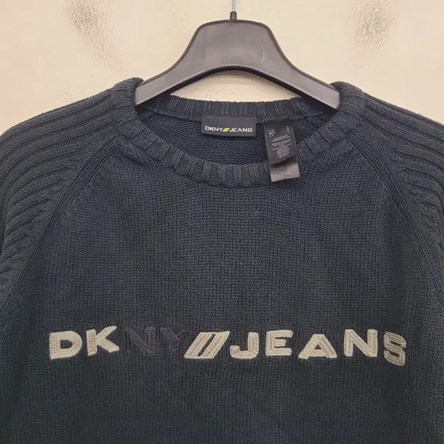 [100/L] DKNY 패턴 니트