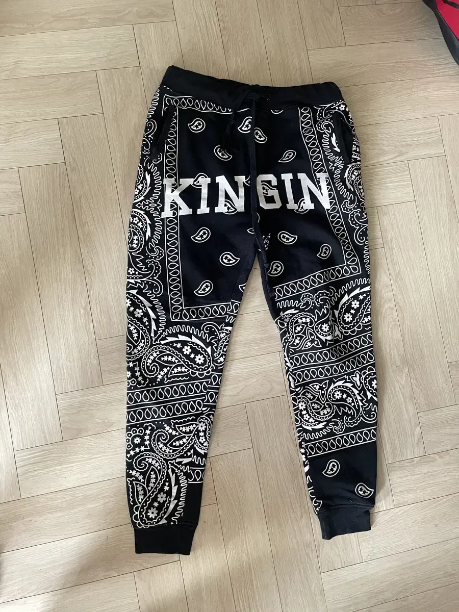 The Last King (Taiga Paisley Pants M)