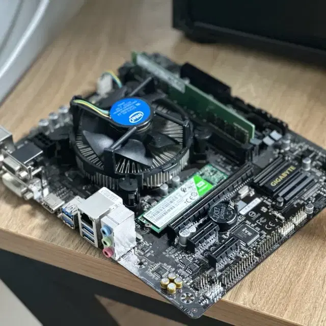 메인보드+ssd 240gb+ i5 7600 cpu+ddr4 8gb 램 팝