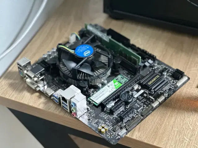 메인보드+ssd 240gb+ i5 7600 cpu+ddr4 8gb 램 팝