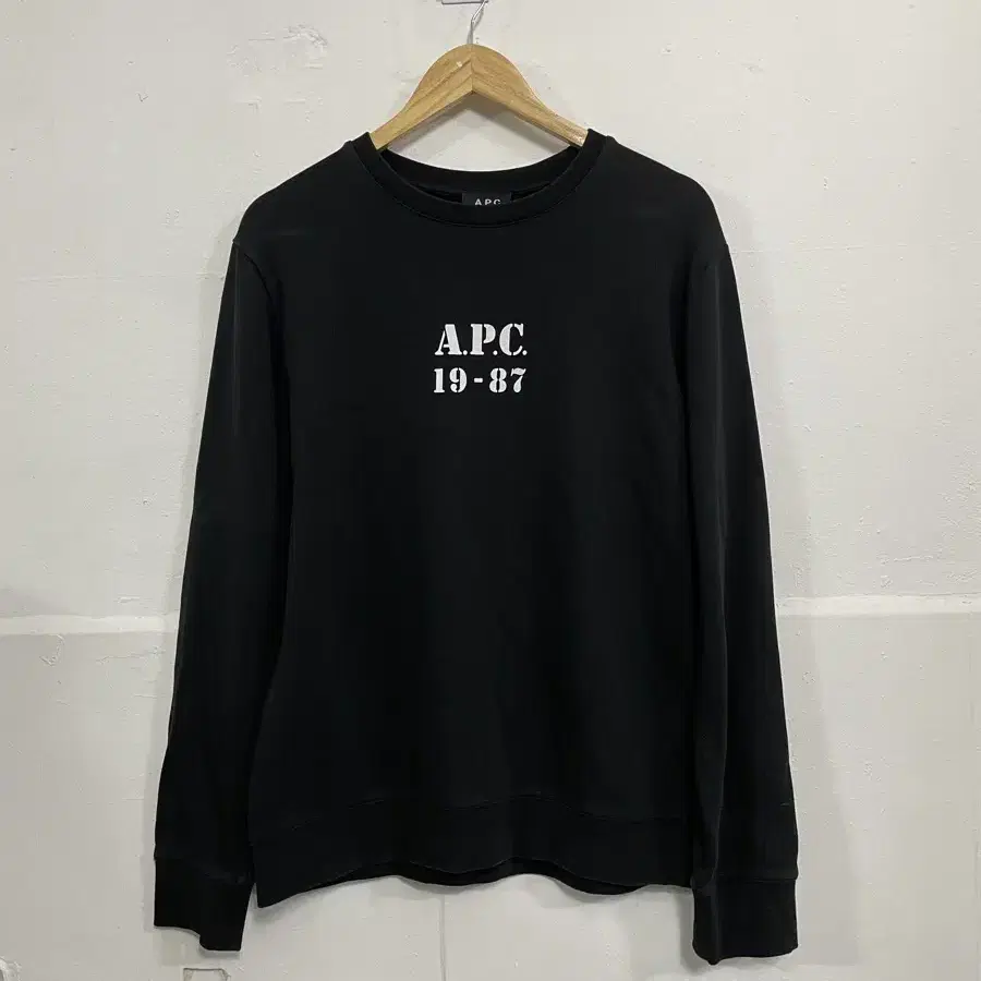 A.P.C 메인로고 맨투맨 L