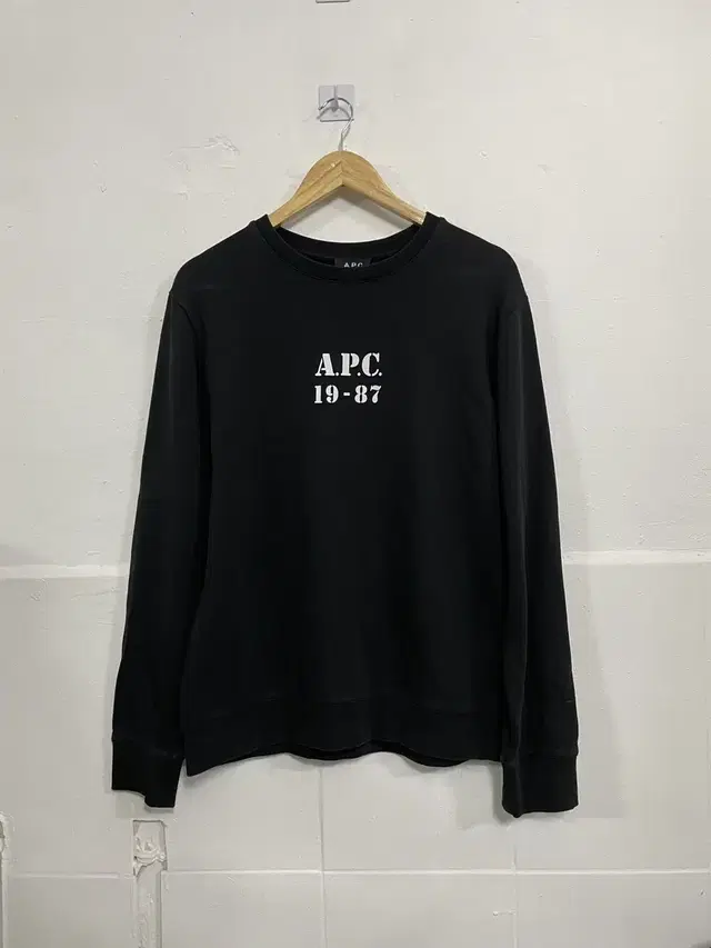 A.P.C 메인로고 맨투맨 L