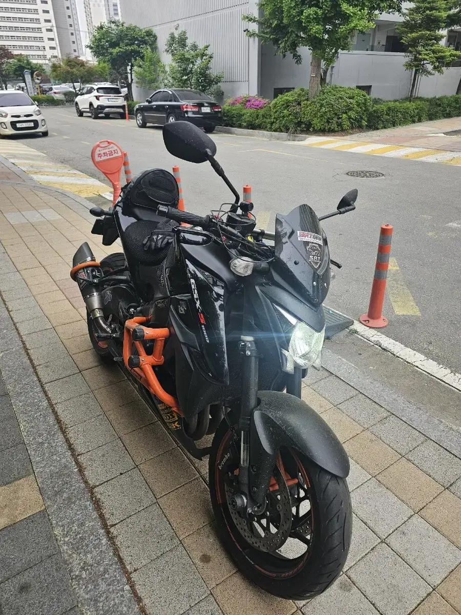 스즈끼 17년식 s1000 팝니다.