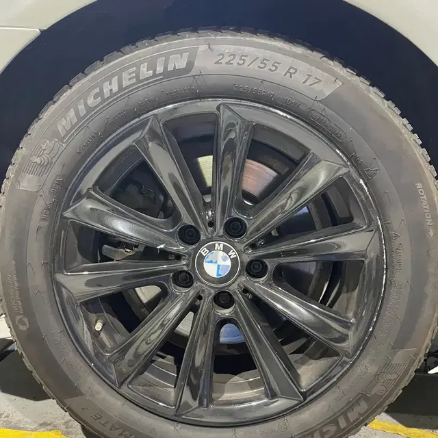 BMW F10 17인치 순정휠 +타이어 세트 225 55 17 CC2