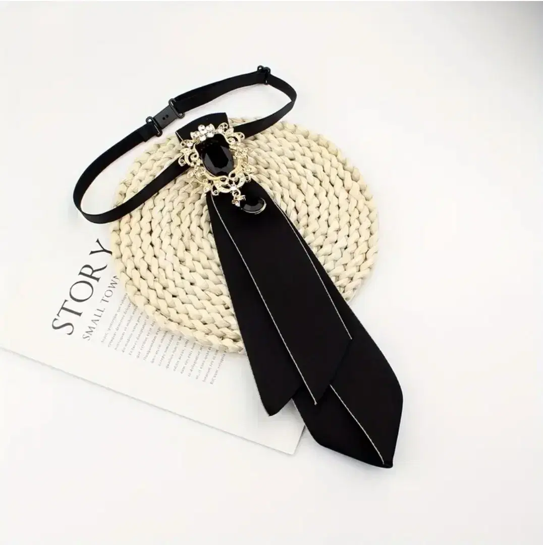 Coordinating Brooch Tie Black