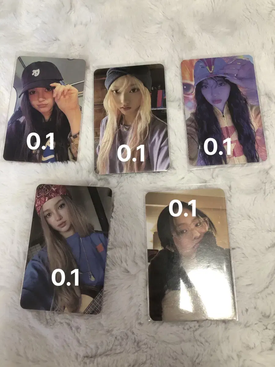 New Jeans hanni haerin danielle minji hyein photocard Sells 0.1 per share