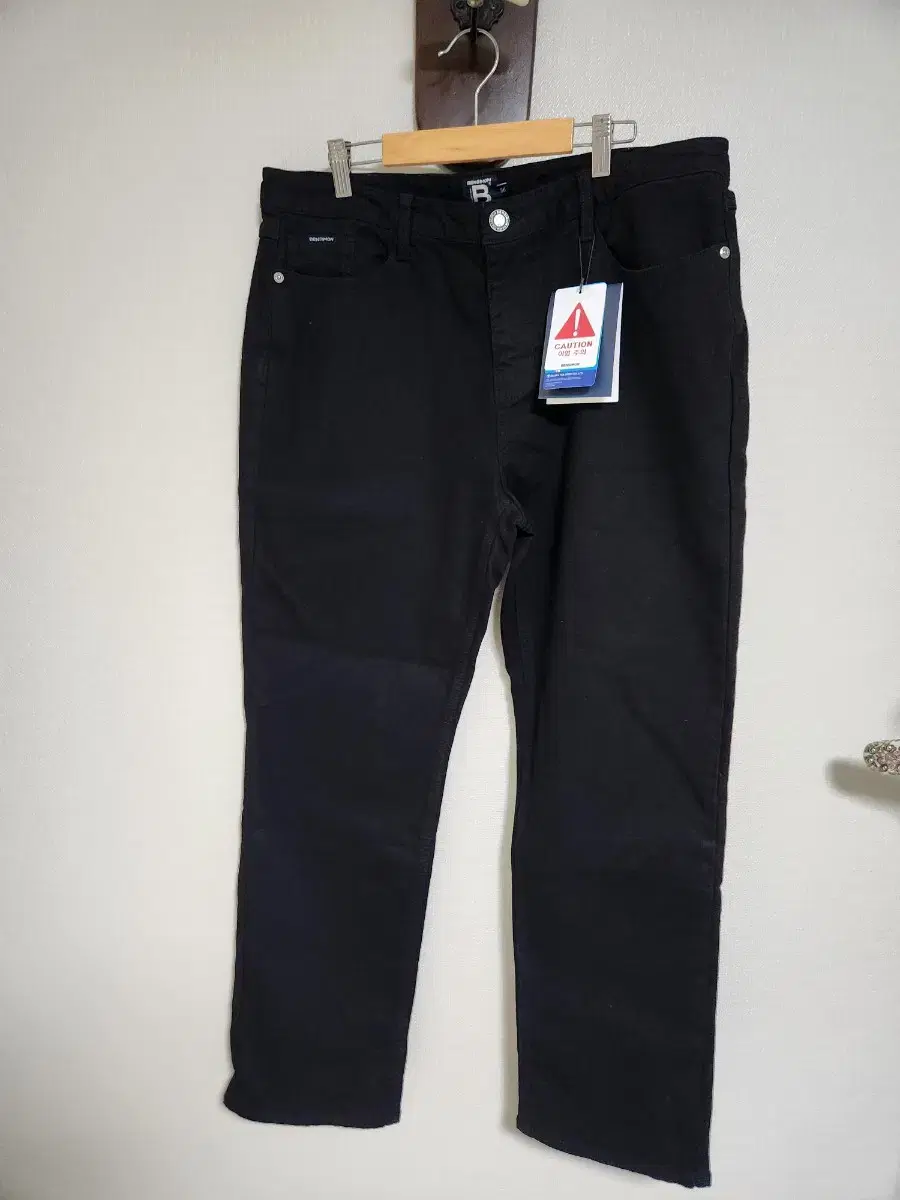 New in box) Bensimon Black Denim Pants