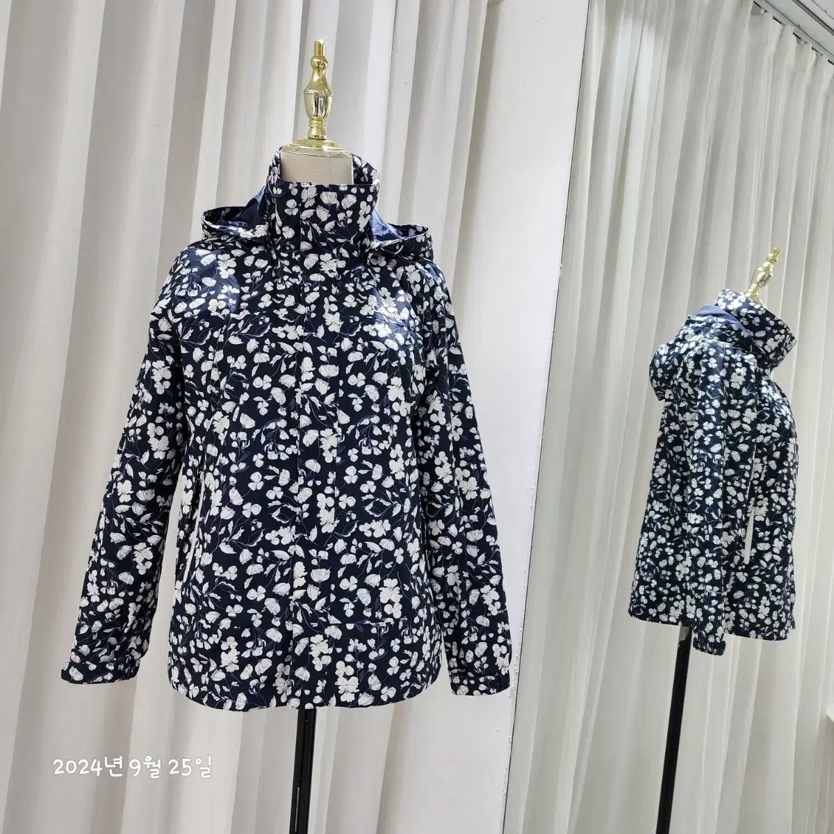 Colombia Navy Flower Jumperㅡ55-66