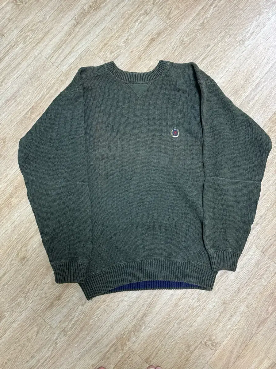 Tommy Hilfiger Knit (Laurel Logo)