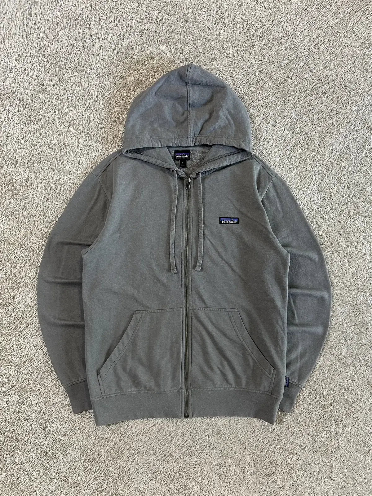 [S] PATAGONIA P-6 Patch Hooded Zip-up Smoke Gray