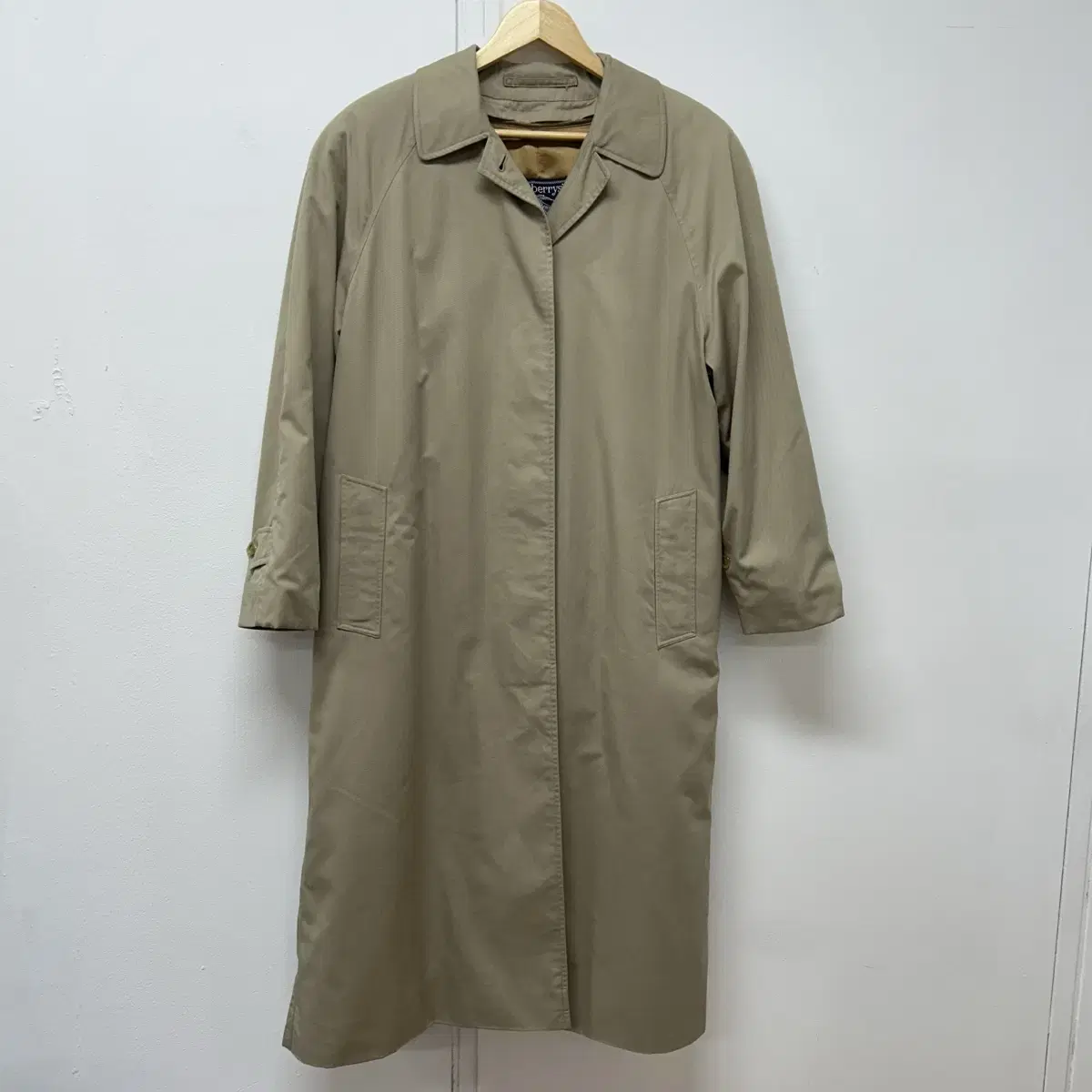 Burberry Maccoat with wool check lining 77