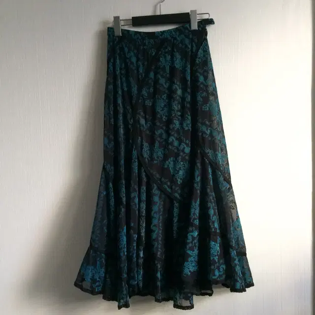 Oriental unbalanced frill long skirt