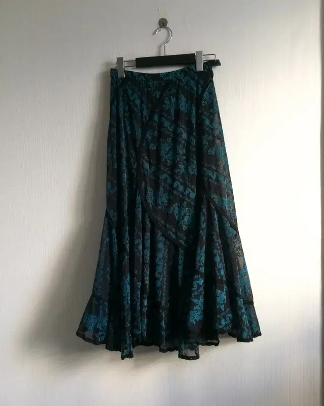 Oriental unbalanced frill long skirt