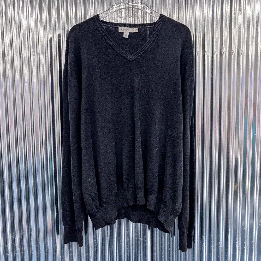 Calvin Klein V-Neck Knit (2XL in Korea) CD453