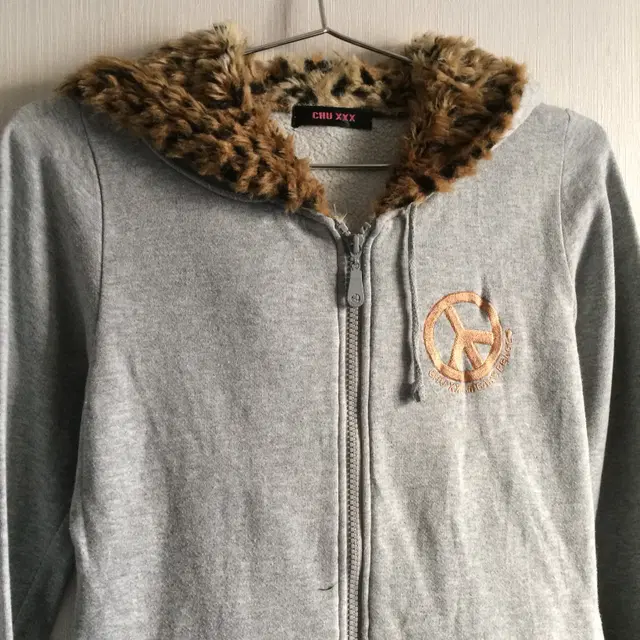 Leopard fake fur peace mark hood zip up