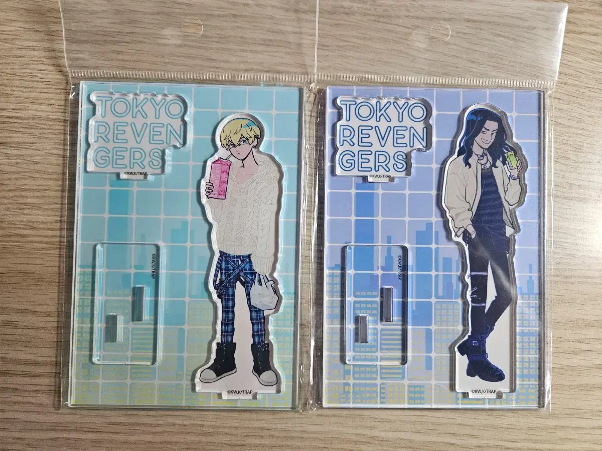 Tokyo Revengers Break Time acrylic stand (Chifuyu, Baji)